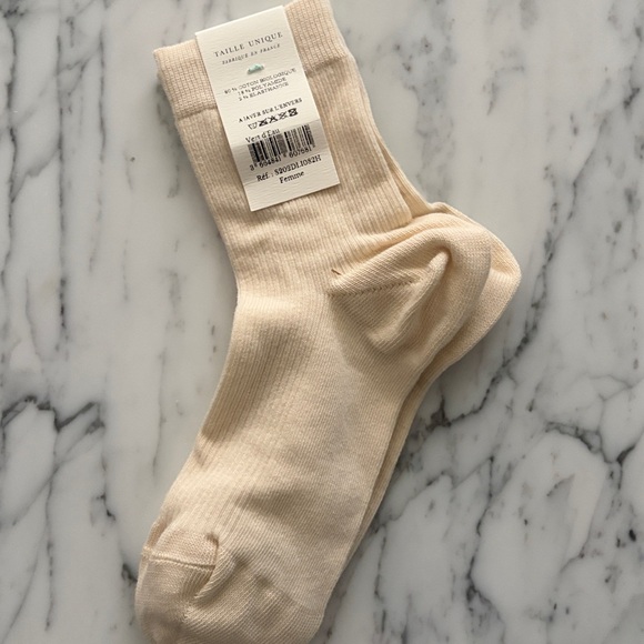 NWT Sezane  Socks with Green Heart - Picture 2 of 3